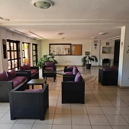 Boutique One Bed Sea Views And Free Wifi דירה